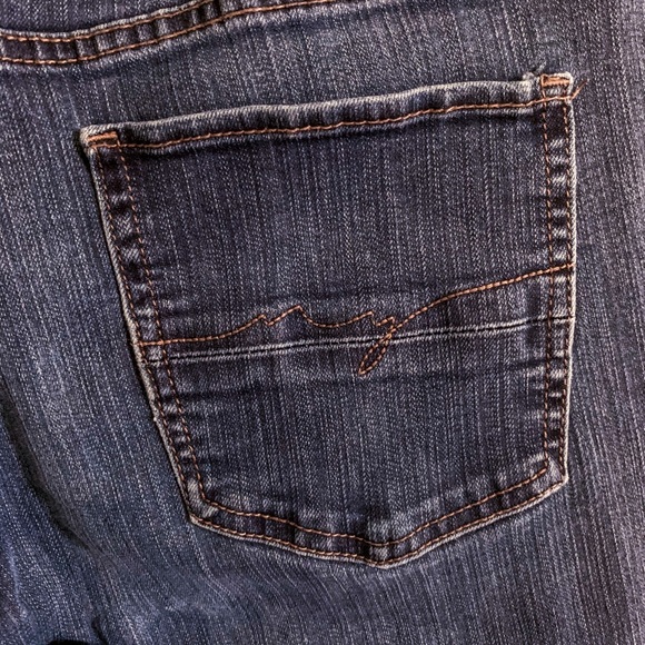 Medium wash curvy-bootcut jeans - Picture 6 of 6